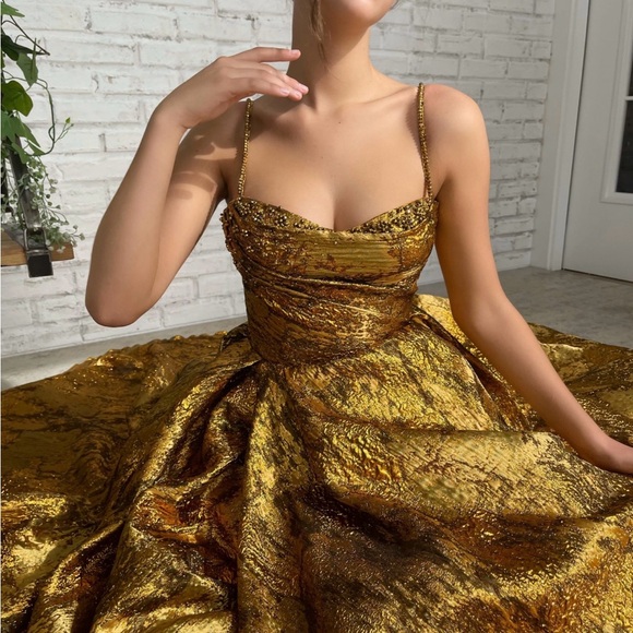 Teuta Matoshi Autumn Leaves Gold Textured Gown - Picture 4 of 15